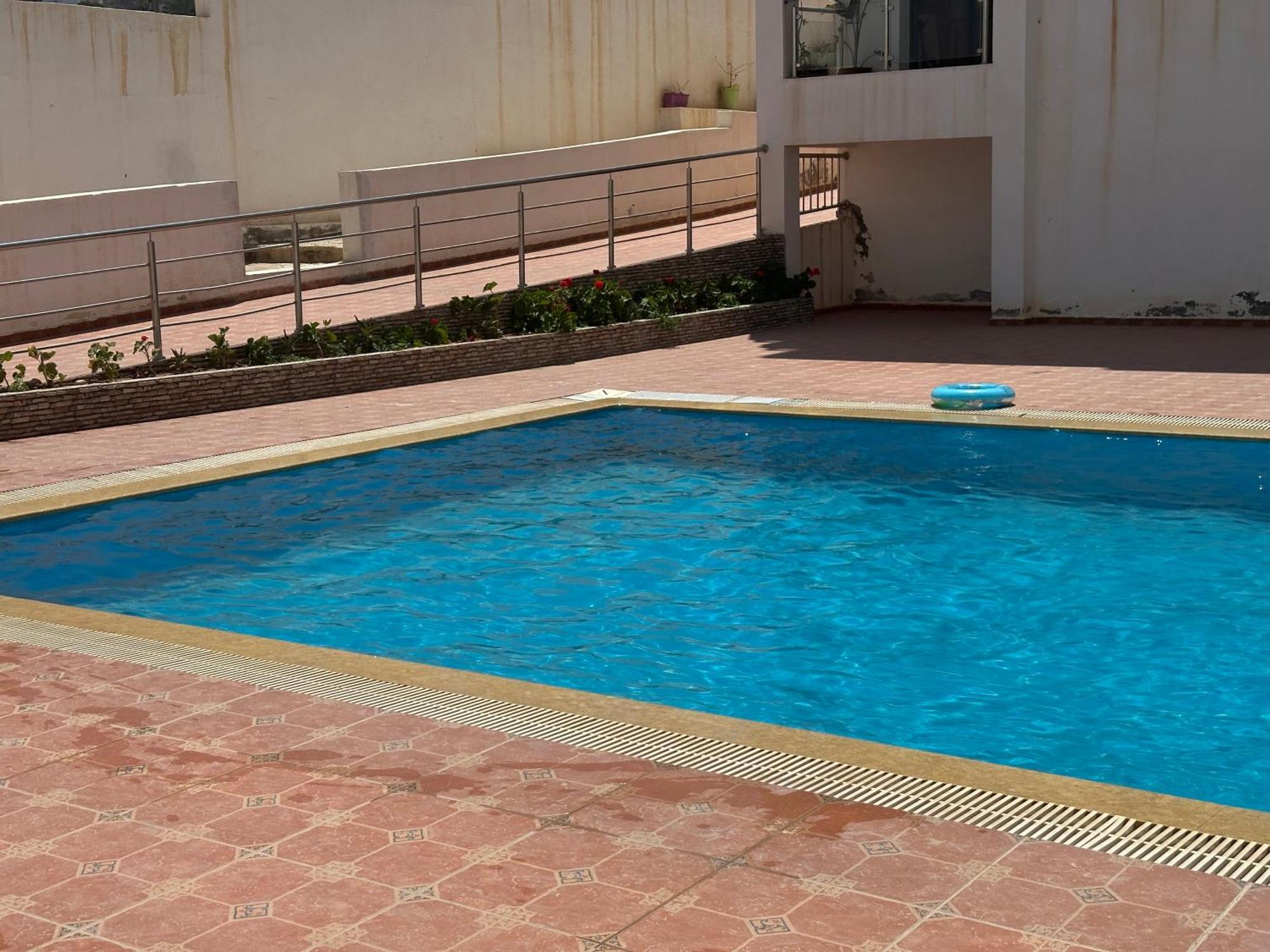 Apartment With View Of Bay, Surf Side Aourir Piscine Apartment