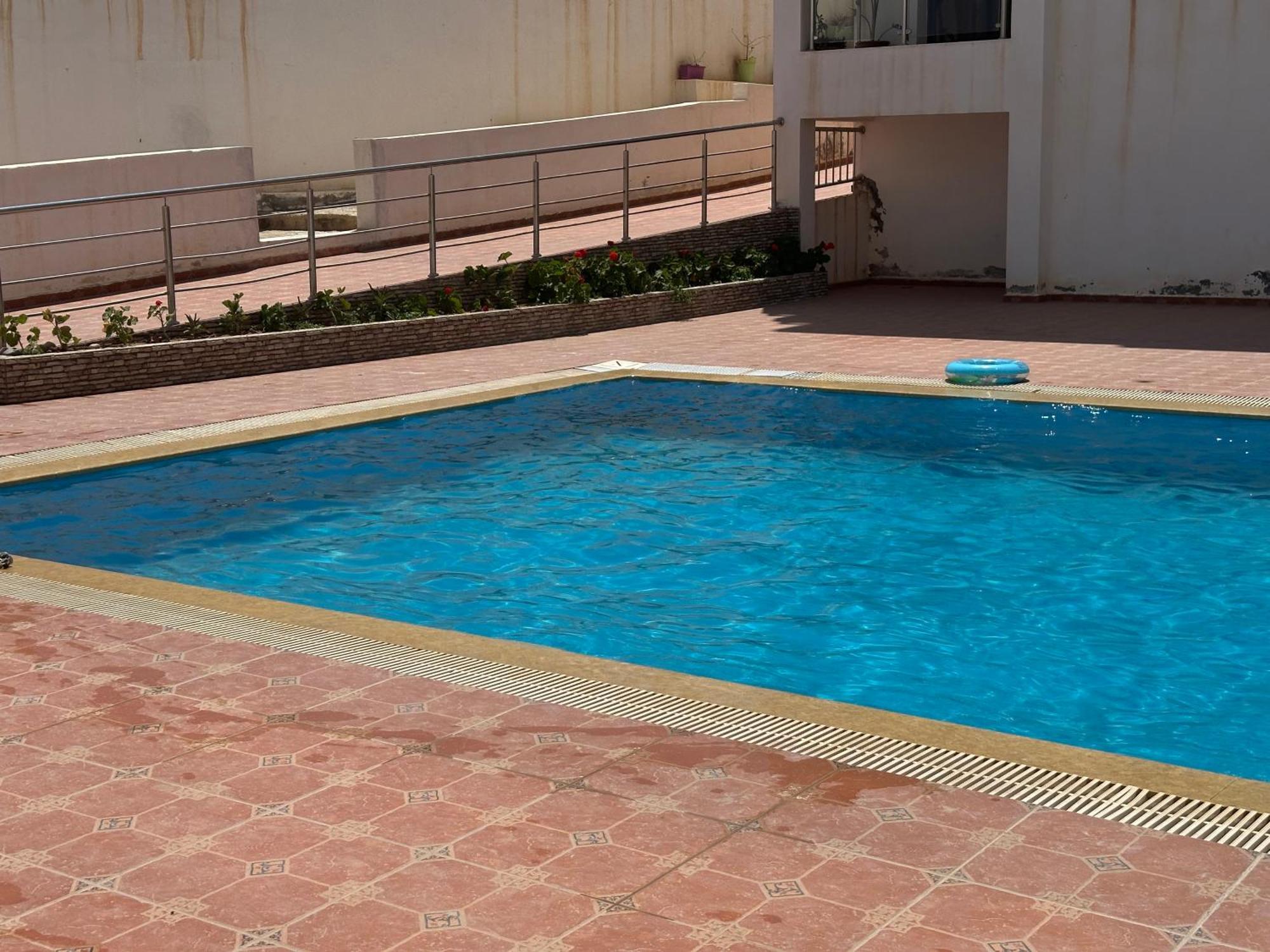With View Of Bay, Surf Side Piscine Appartement *